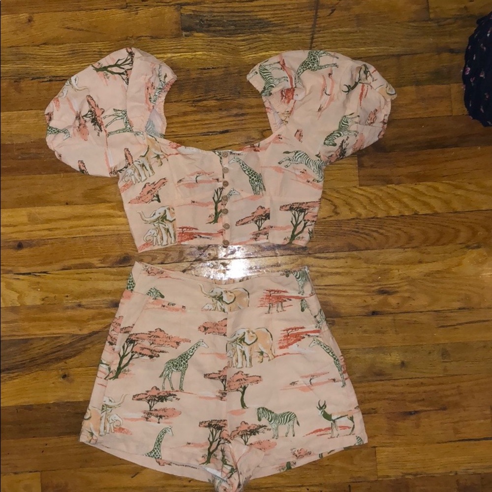SOLD: NWOT Forever 21 crop top